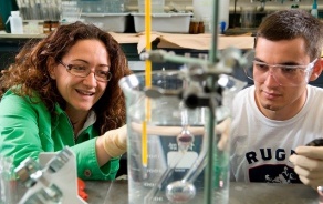 2 students working in a lab. 