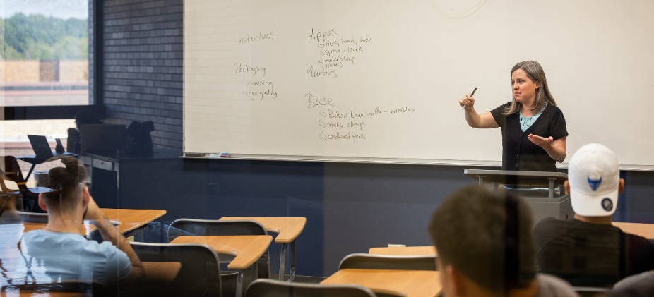 Faculty member Amy Baird leads a class. 